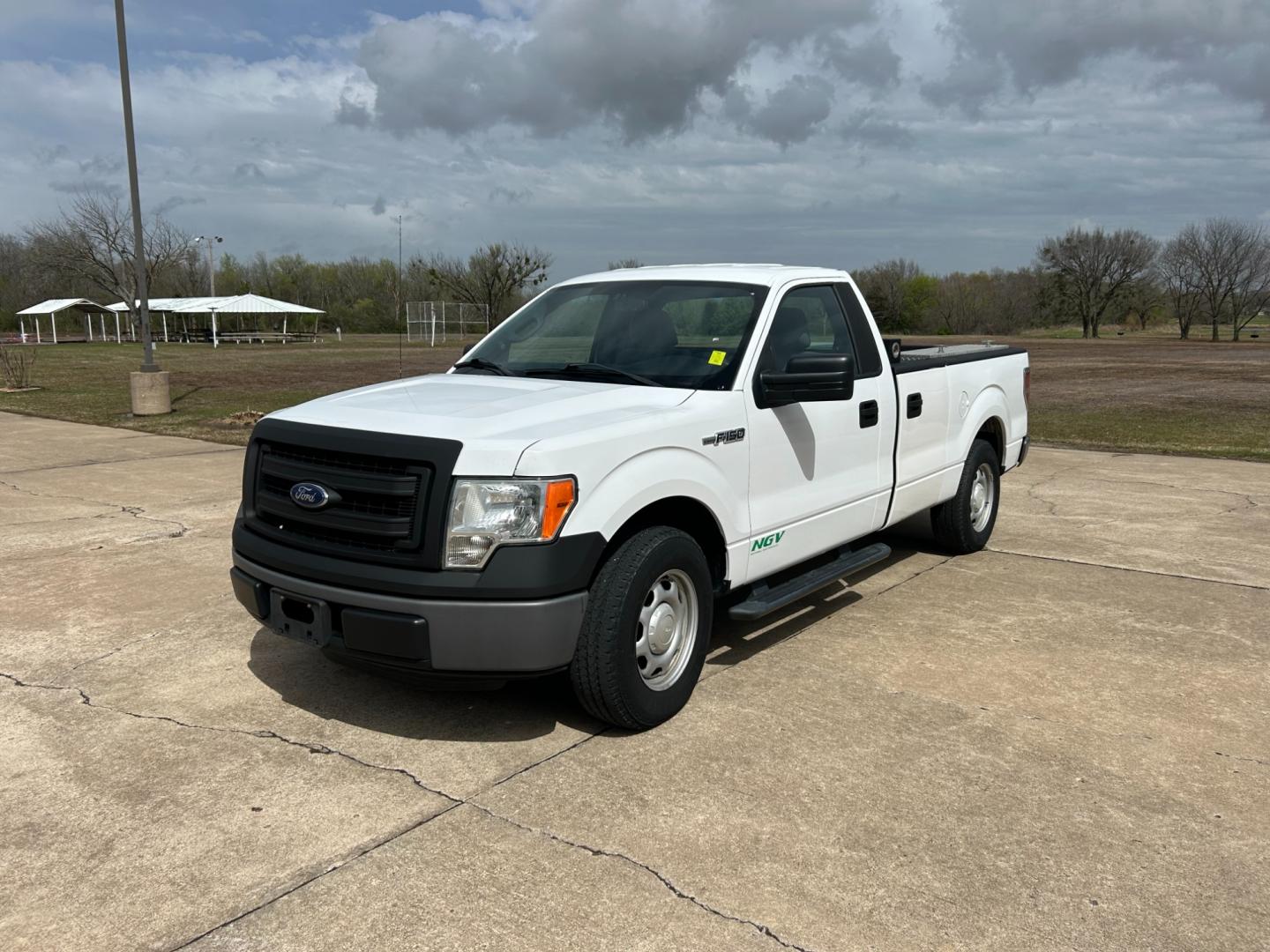 2014 White /Gray Ford F-150 STX 6.5-ft. Bed 2WD (1FTMF1CM7EK) with an 3.7L V6 DOHC 24V engine, 6-Speed Automatic transmission, located at 17760 Hwy 62, Morris, OK, 74445, (918) 733-4887, 35.609104, -95.877060 - Photo#0